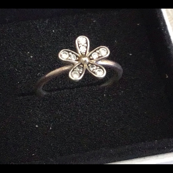 Pandora flower ring - Picture 3 of 6